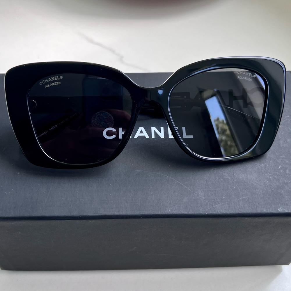 🚫SOLD🚫Chanel Sunglasses Polarized lenses 5422-B